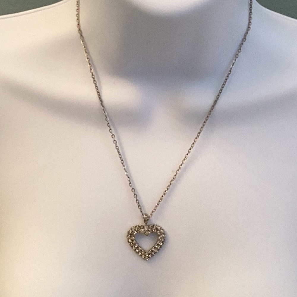 Vintage SilverTone Crystal Heart Necklace on a 18 inch chain.no missing Crystals